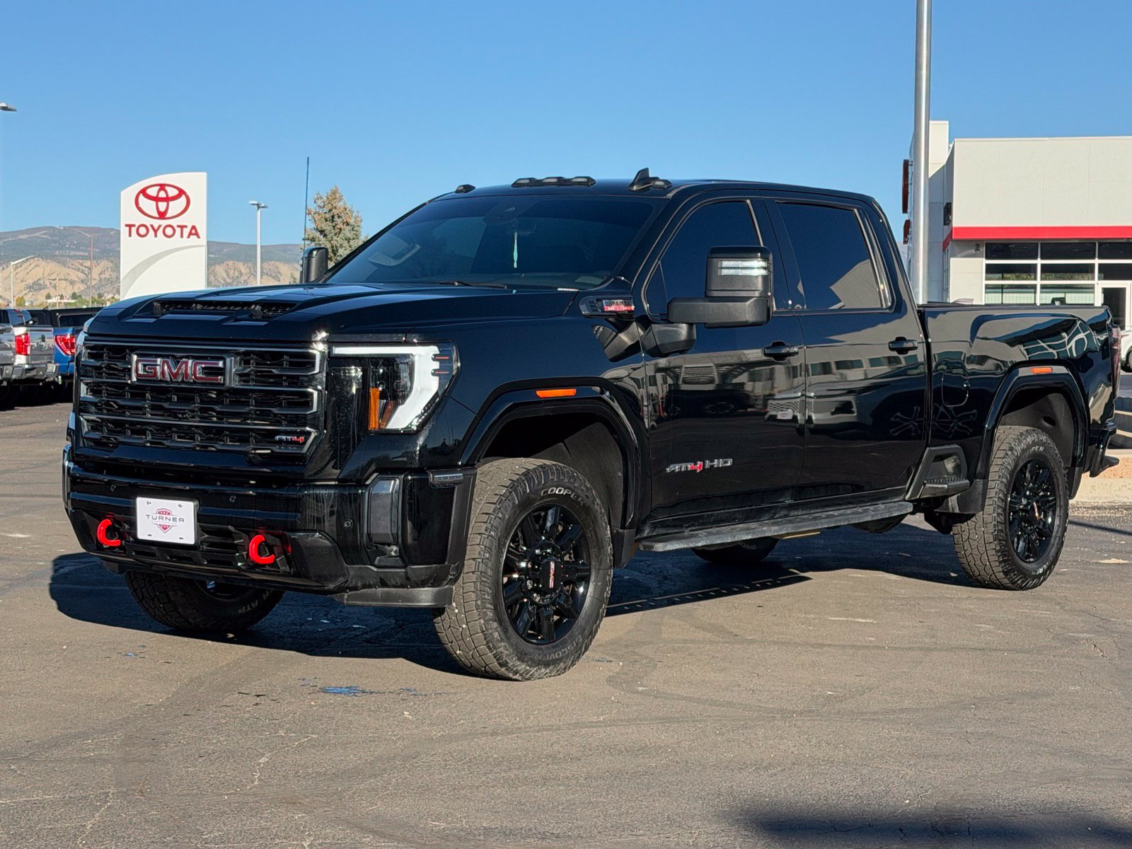 Used 2024 GMC Sierra 2500 AT4 w/ Technology Package AWD/4WD image 4