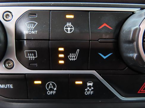 Used 2023 Jeep Wrangler Unlimited Sahara w/ Cold Weather Group AWD/4WD image 8