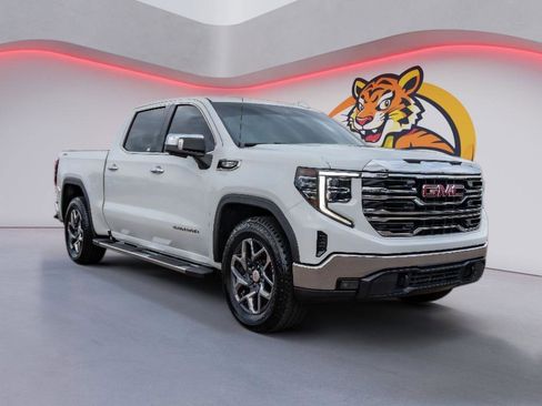 Used 2023 GMC Sierra 1500 SLT image 3