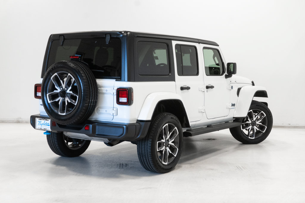 Used 2024 Jeep Wrangler Unlimited w/ Convenience Group AWD/4WD image 28