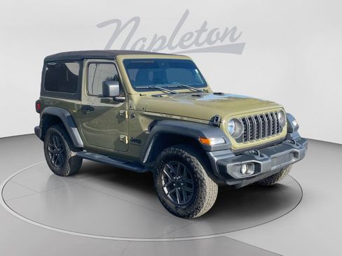 Used 2025 Jeep Wrangler Sport AWD/4WD image 8