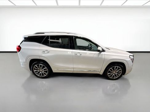 Used 2024 GMC Terrain Denali w/ Denali Premium Package AWD/4WD image 4