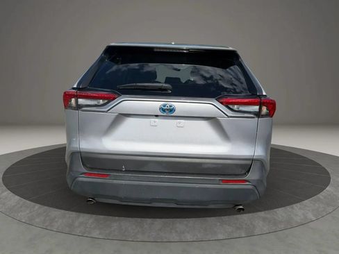 Used 2021 Toyota RAV4 LE AWD/4WD image 6