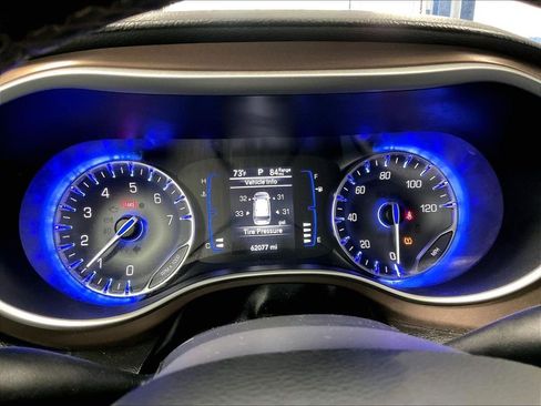 Used 2018 Chrysler Pacifica Touring-L FWD image 25
