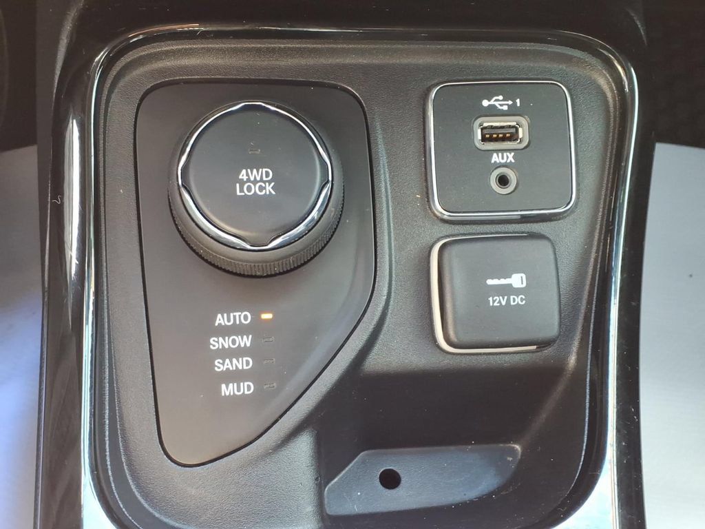 Used 2019 Jeep Compass Latitude AWD/4WD image 24