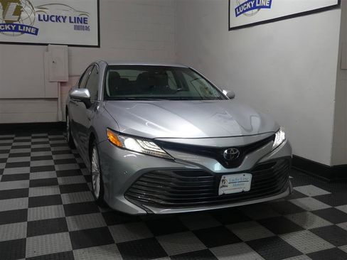 Used 2018 Toyota Camry XLE FWD image 5
