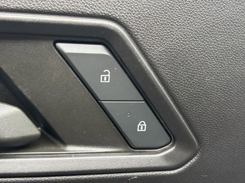 Used 2023 Chevrolet Colorado Trail Boss w/ Technology Package image 24