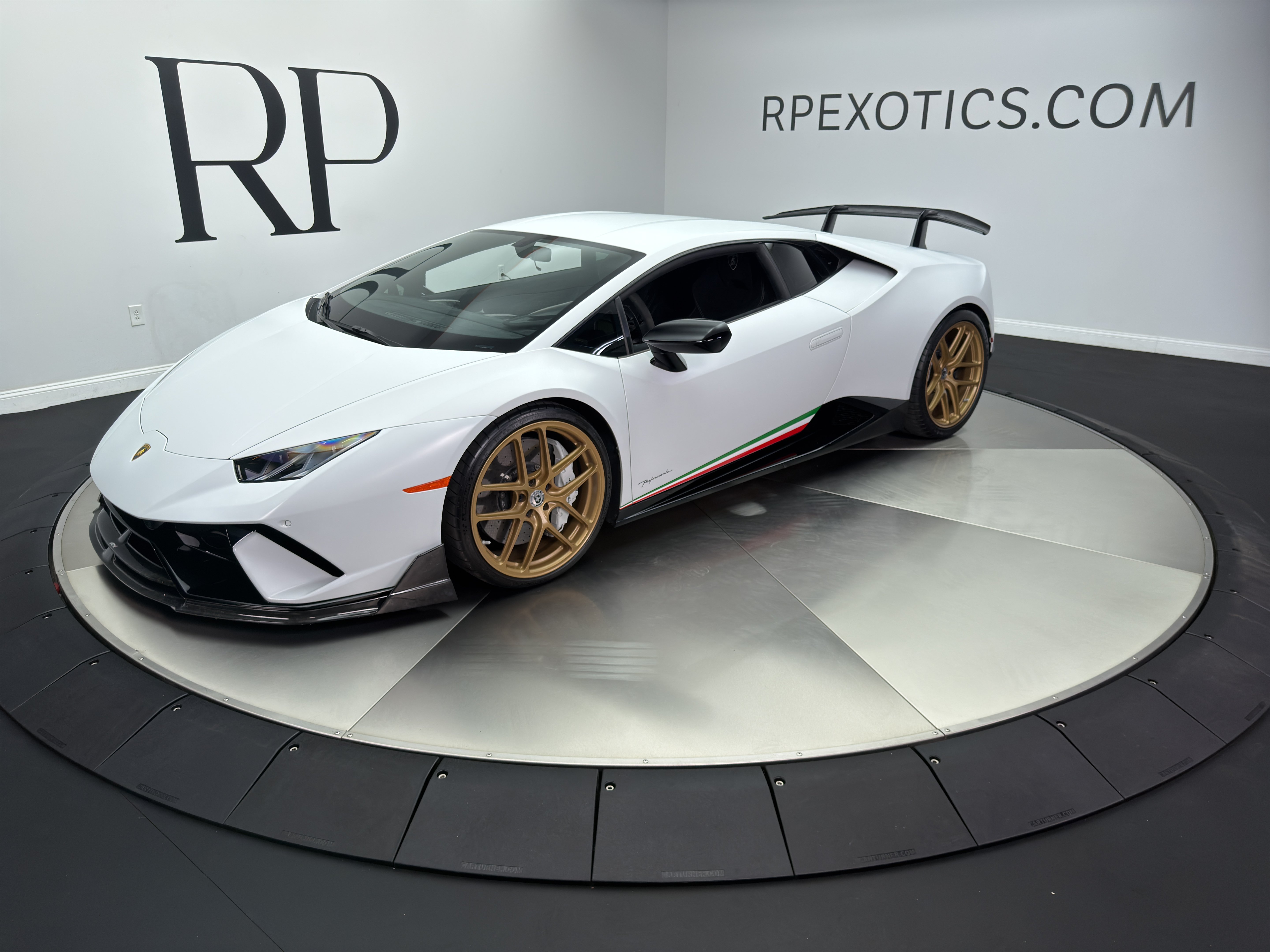 Used 2018 Lamborghini Huracan Performante AWD/4WD image 1