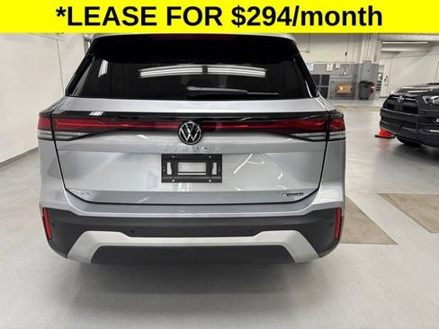 Used 2026 Volkswagen Tiguan SE AWD/4WD image 3