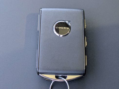 New 2026 Volvo XC90 T8 Plus w/ Protection Package Premier image 33