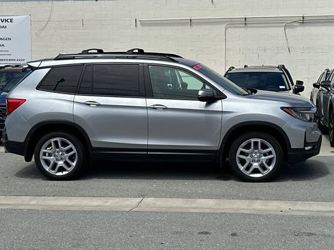 Used 2025 Honda Passport EX-L image 2