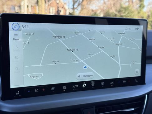 Used 2025 Ford Escape SE w/ PHEV Premium Package image 10