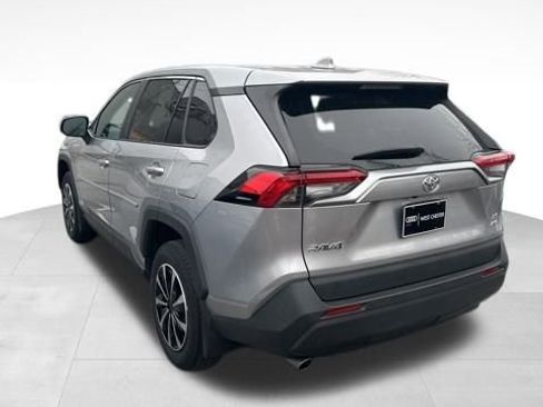 Used 2022 Toyota RAV4 LE image 4