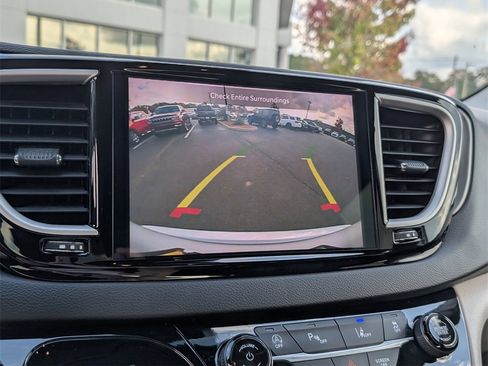 Used 2024 Chrysler Pacifica Touring-L image 17