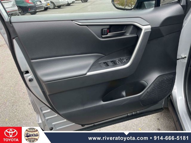 Certified 2025 Toyota RAV4 LE AWD/4WD image 17