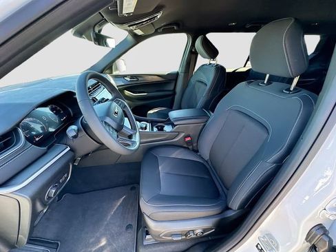 New 2025 Jeep Grand Cherokee L Laredo image 14