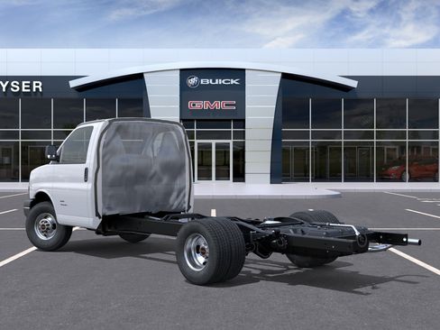 New 2026 GMC Savana 4500 w/ Power Convenience Package RWD image 23