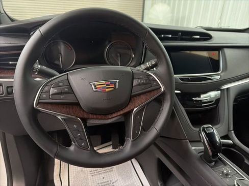 Used 2019 Cadillac XT5 Premium Luxury w/ Driver Assist Package image 18