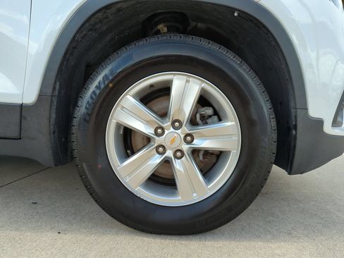 Used 2019 Chevrolet Trax LT w/ LT Convenience Package AWD/4WD image 25