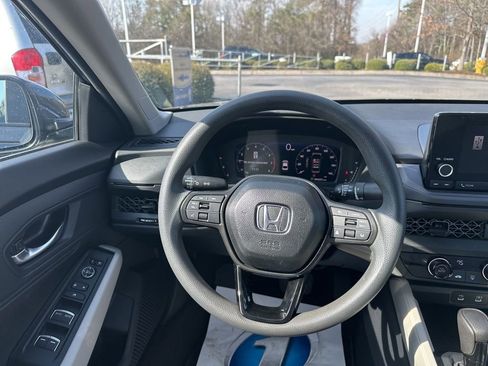 Certified 2025 Honda Accord LX image 19