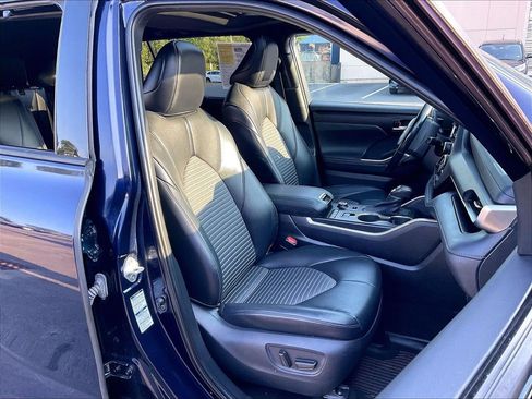 Used 2021 Toyota Highlander XSE AWD/4WD image 11