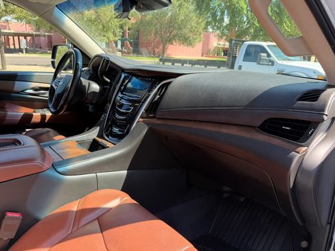 Used 2019 Cadillac Escalade Premium Luxury AWD/4WD image 11