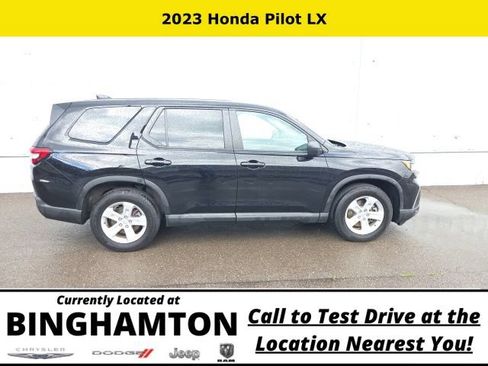 Used 2023 Honda Pilot LX image 3