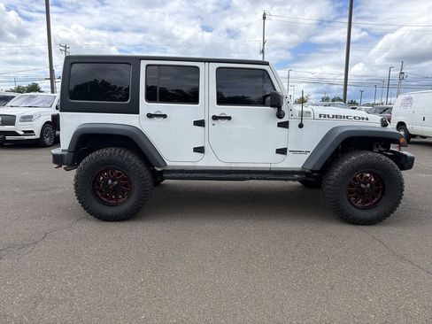 Used 2015 Jeep Wrangler Unlimited Rubicon AWD/4WD image 6