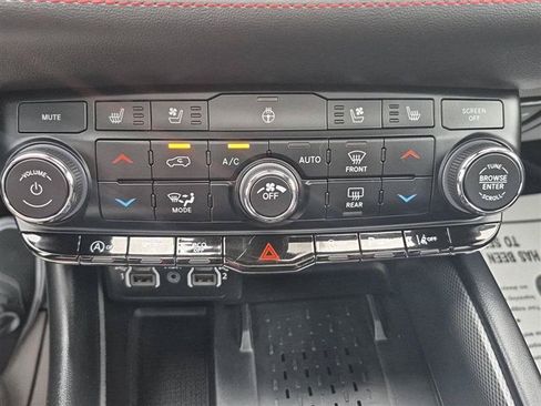 Used 2025 Dodge Durango GT AWD/4WD image 16