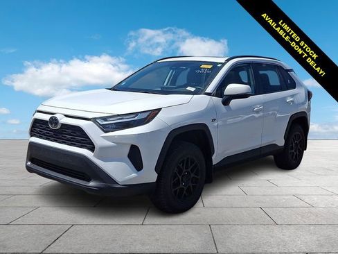 Used 2024 Toyota RAV4 XLE w/ Convenience Package FWD image 4