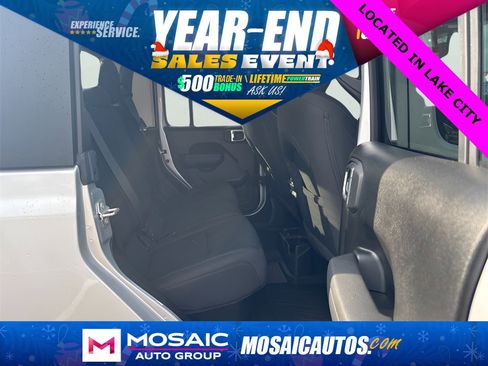 Used 2022 Jeep Gladiator Willys image 13