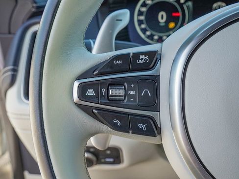 Used 2022 Aston Martin DBX AWD/4WD image 23