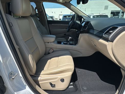 Used 2020 Jeep Grand Cherokee Limited w/ Luxury Group II image 28