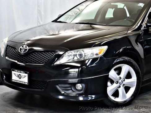 Used 2010 Toyota Camry FWD image 2
