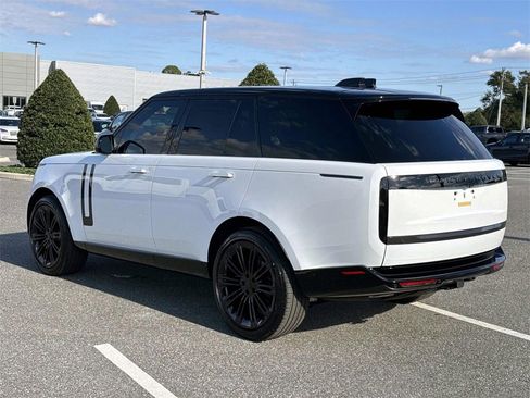 New 2026 Land Rover Range Rover SE image 3