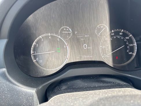 Used 2023 Lexus GX 460 Premium w/ Accessory Package AWD/4WD image 11