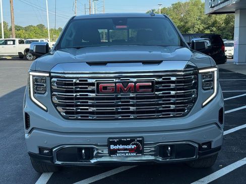 Used 2025 GMC Sierra 1500 Denali w/ Technology Package AWD/4WD image 12