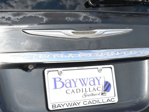 Used 2012 Chrysler Town & Country Touring-L w/ Entertainment Group #2 FWD image 21
