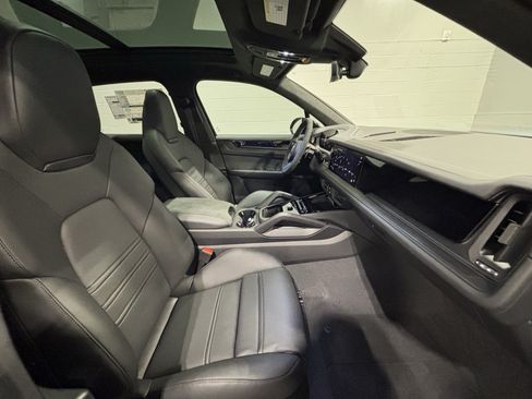 New 2026 Porsche Cayenne GTS AWD/4WD image 29
