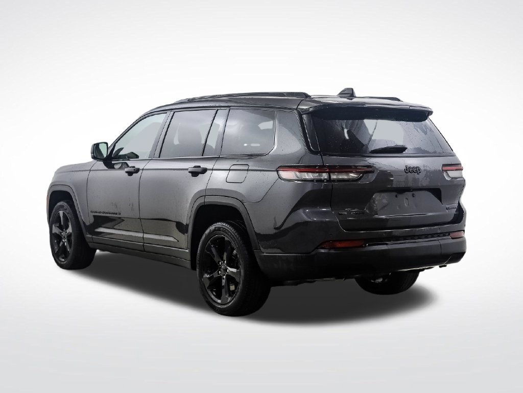 Used 2022 Jeep Grand Cherokee L Limited w/ Black Appearance Package AWD/4WD image 3