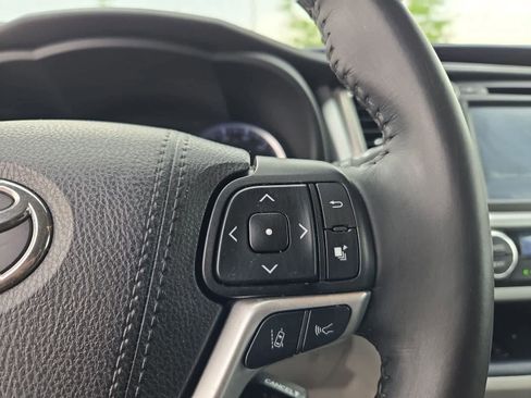 Used 2019 Toyota Highlander Limited AWD/4WD image 25