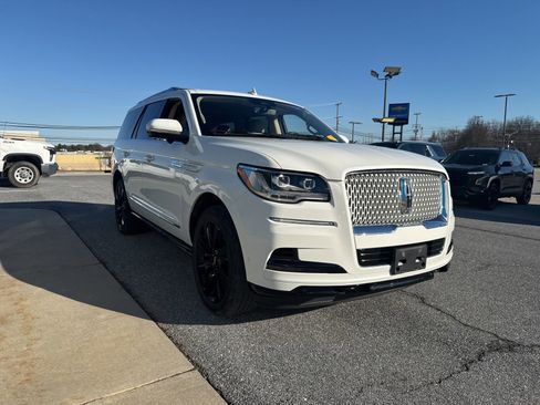 Used 2022 Lincoln Navigator Reserve image 3