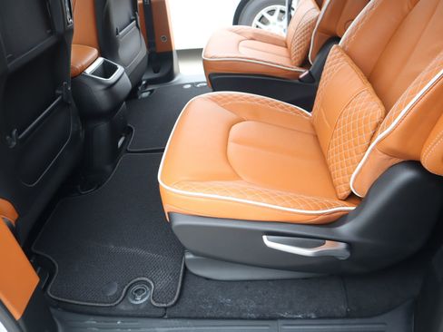 New 2026 Chrysler Pacifica Pinnacle FWD image 13