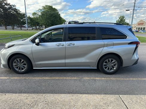 Used 2021 Toyota Sienna LE FWD image 7