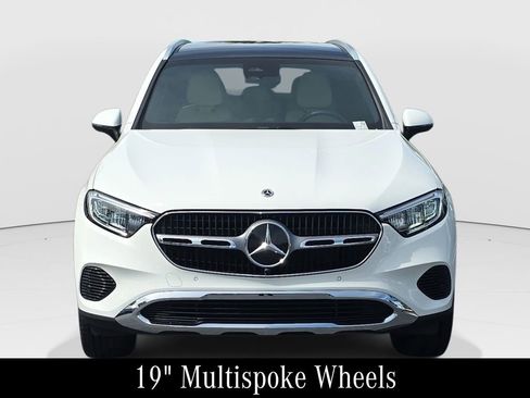 Used 2025 Mercedes-Benz GLC 300 image 2