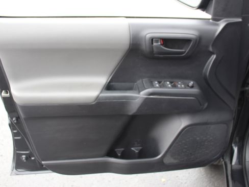 Used 2020 Toyota Tacoma SR image 11