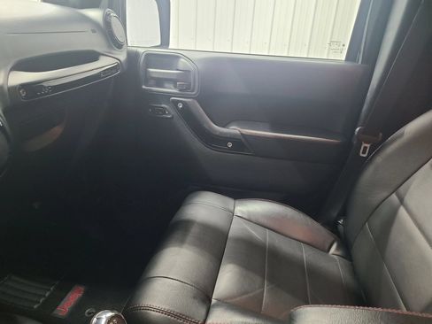 Used 2012 Jeep Wrangler Unlimited Sahara AWD/4WD image 20