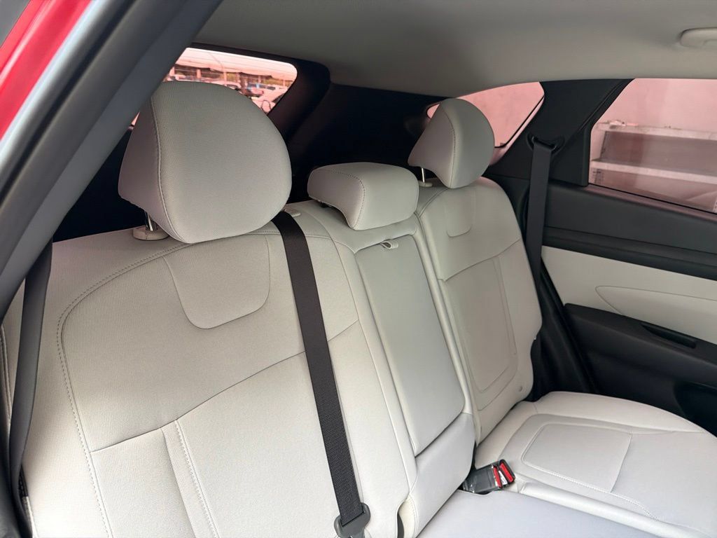 Used 2025 Hyundai Tucson SE FWD image 33