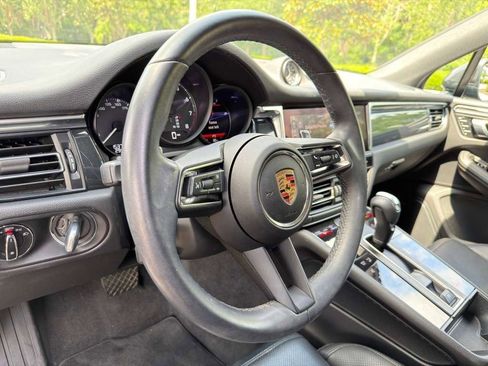 Certified 2024 Porsche Macan AWD/4WD image 9