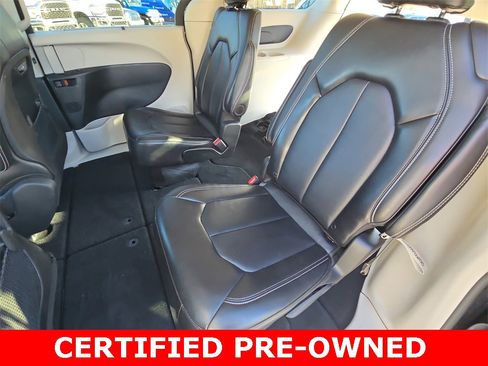 Used 2024 Chrysler Pacifica Touring-L image 16